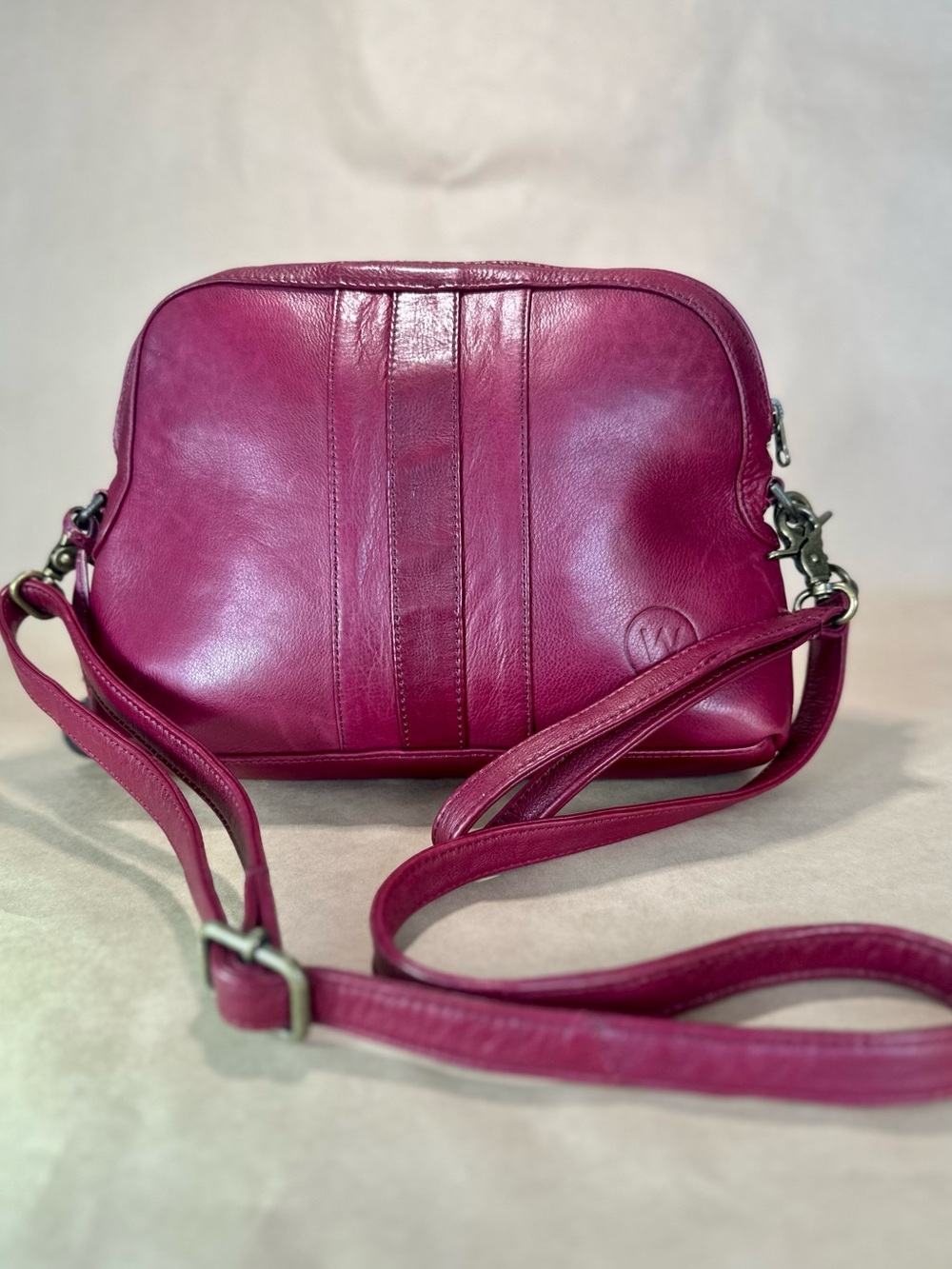 Wanderers Travel Co. Magenta Purple Leather Crossbody / Wristlet Clutch Bag - Picture 3 of 6